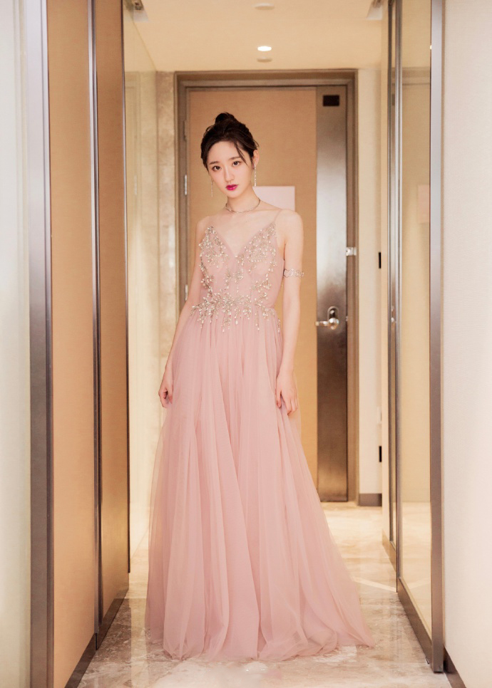 中国内地女演员王莫涵优雅光影写真图片图片
