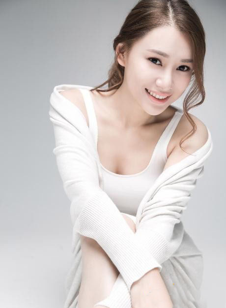 高清女星冯若绮红色性感靓丽写真图片图片