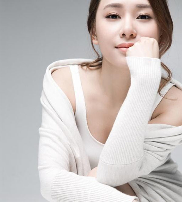 高清女星冯若绮红色性感靓丽写真图片图片