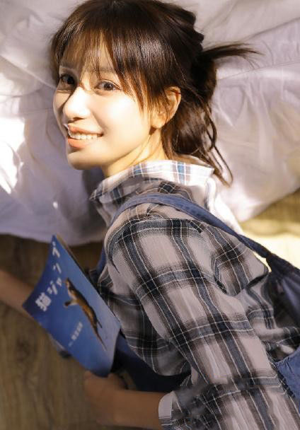 高清女星冯若绮红色性感靓丽写真图片图片