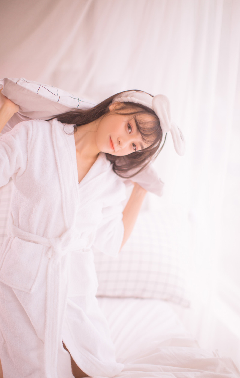高清中国内地黑龙江省牡丹江影视女演员董璇抹胸优雅性感写真图片图片