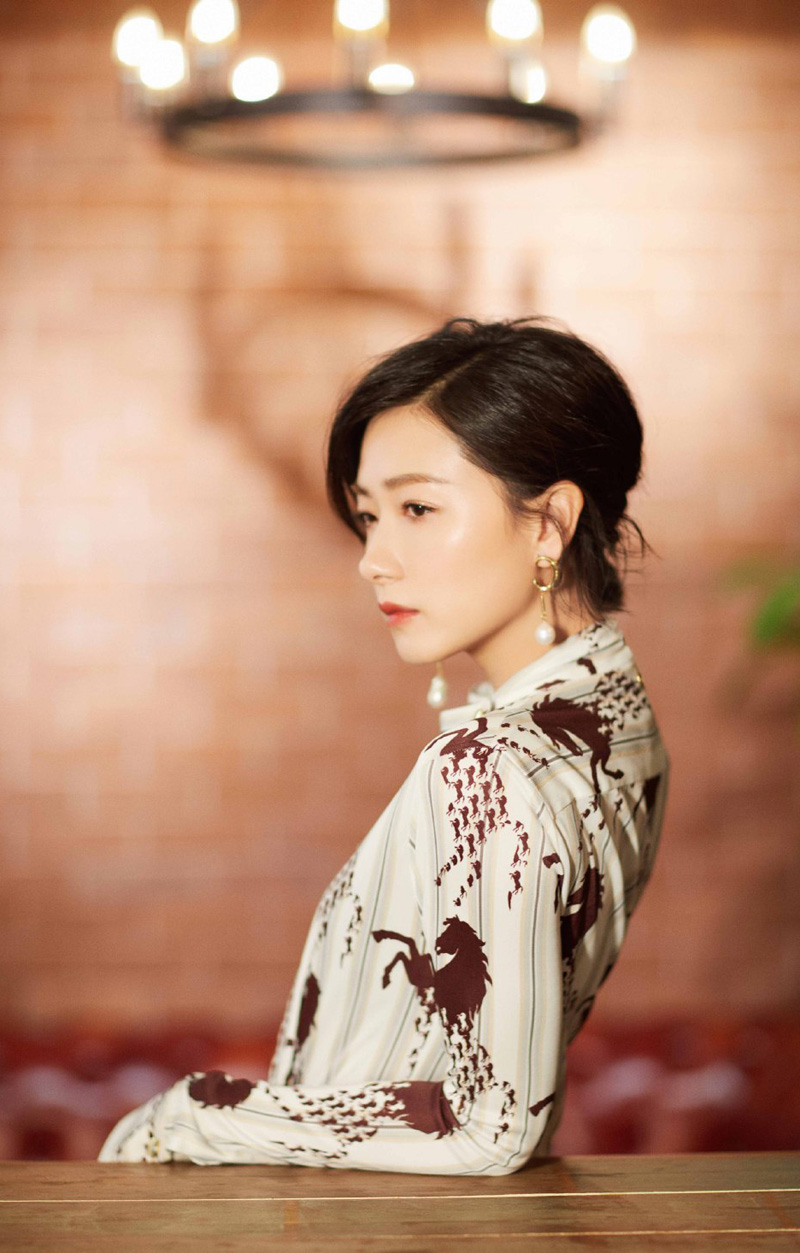 万茜OL装扮干练性感杂志写真图片图片