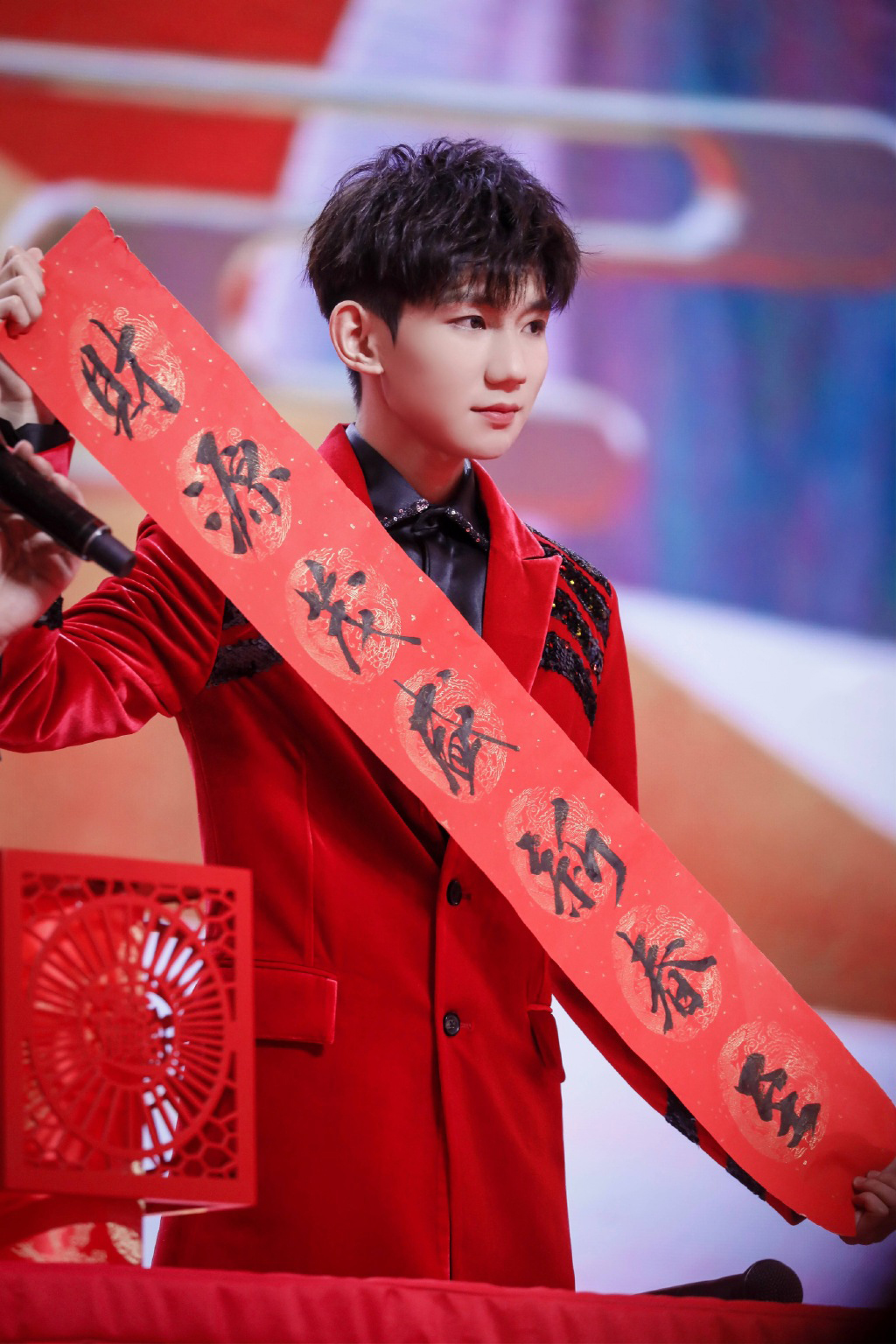 高清中国内地男歌手演员王源《王牌对王牌》英俊古装剧照图片图片