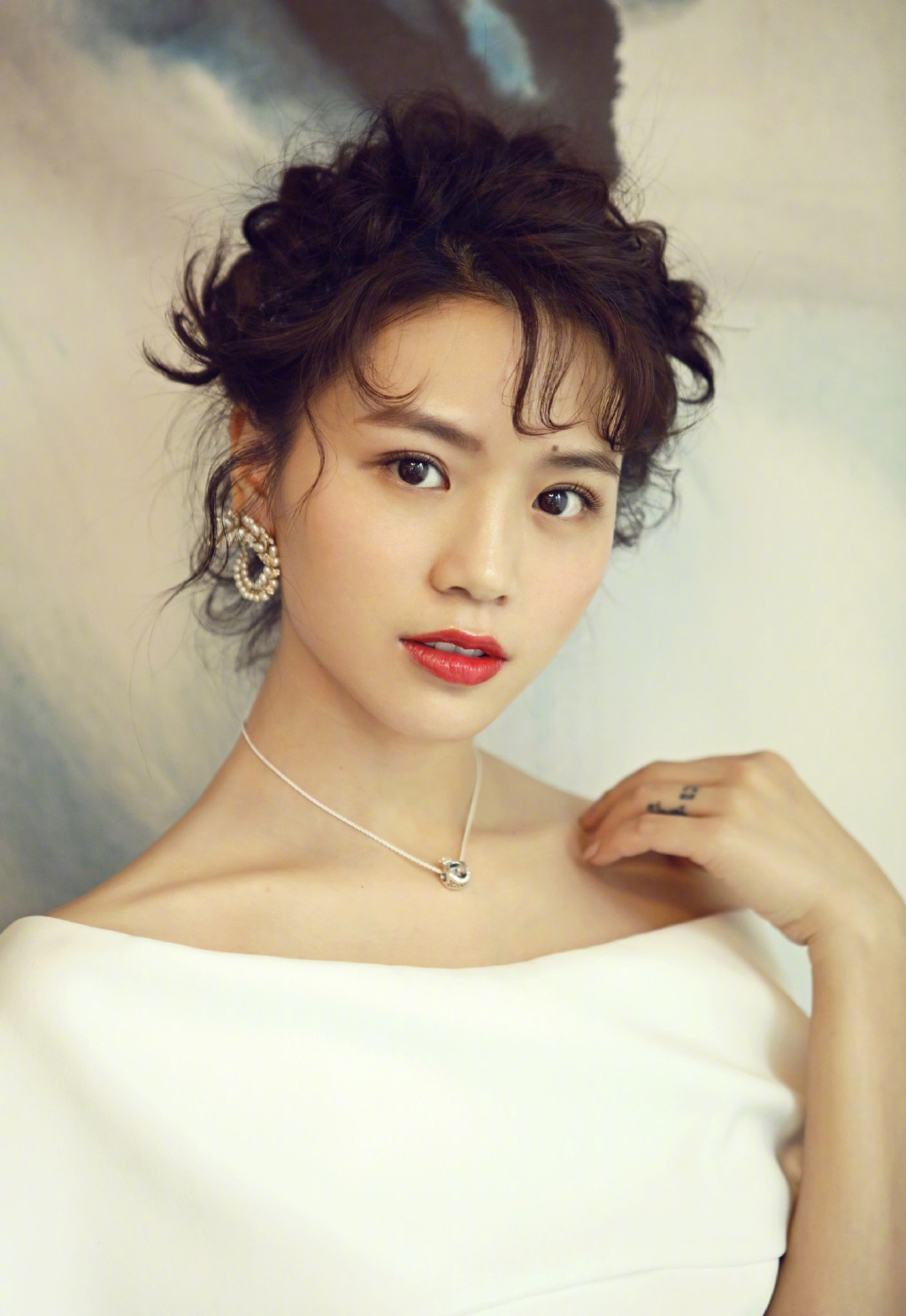 中国内地四川省达州市渠县人女歌手黄英优雅时尚写真图片图片