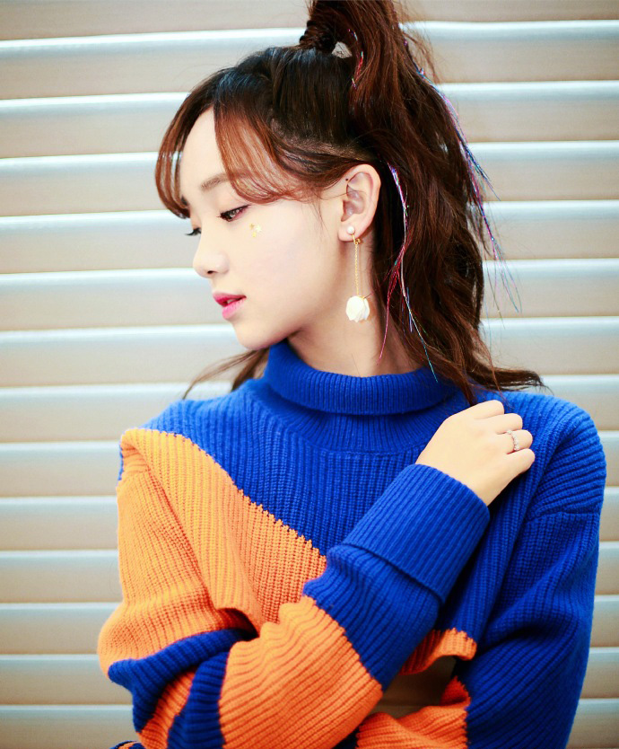 吕小雨《新喜剧之王》发布会甜美写真图片图片