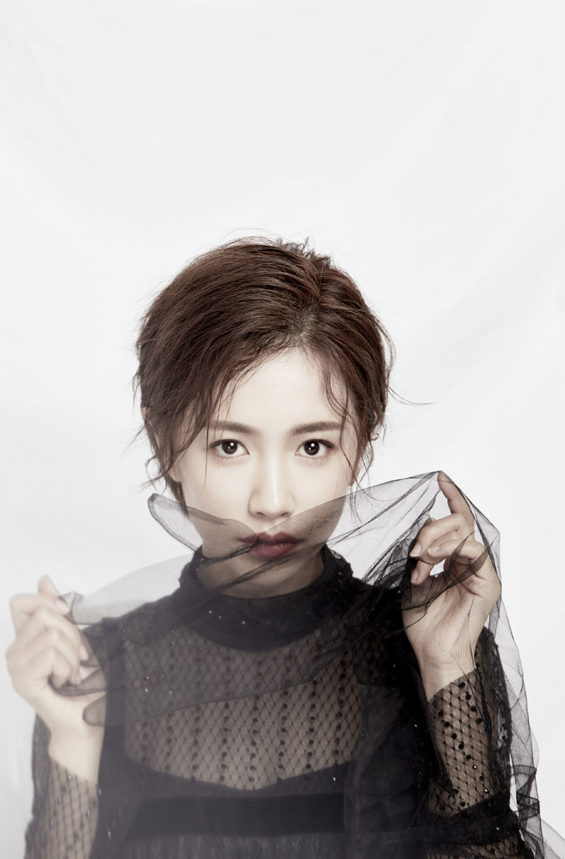 高清山东淄博美女李春嫒时尚百变杂志写真大片图片