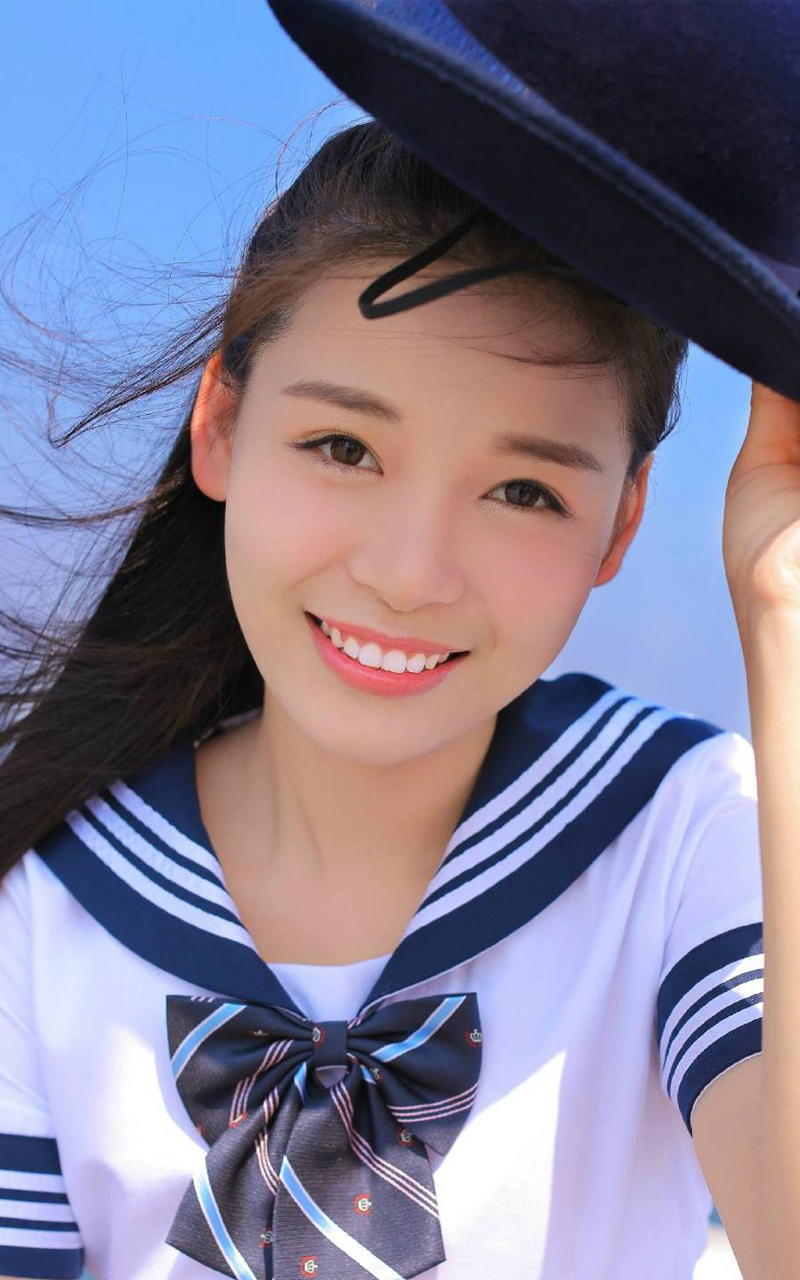 中国内地吉林长春女演员孟子义红裙香肩养眼写真图片图片