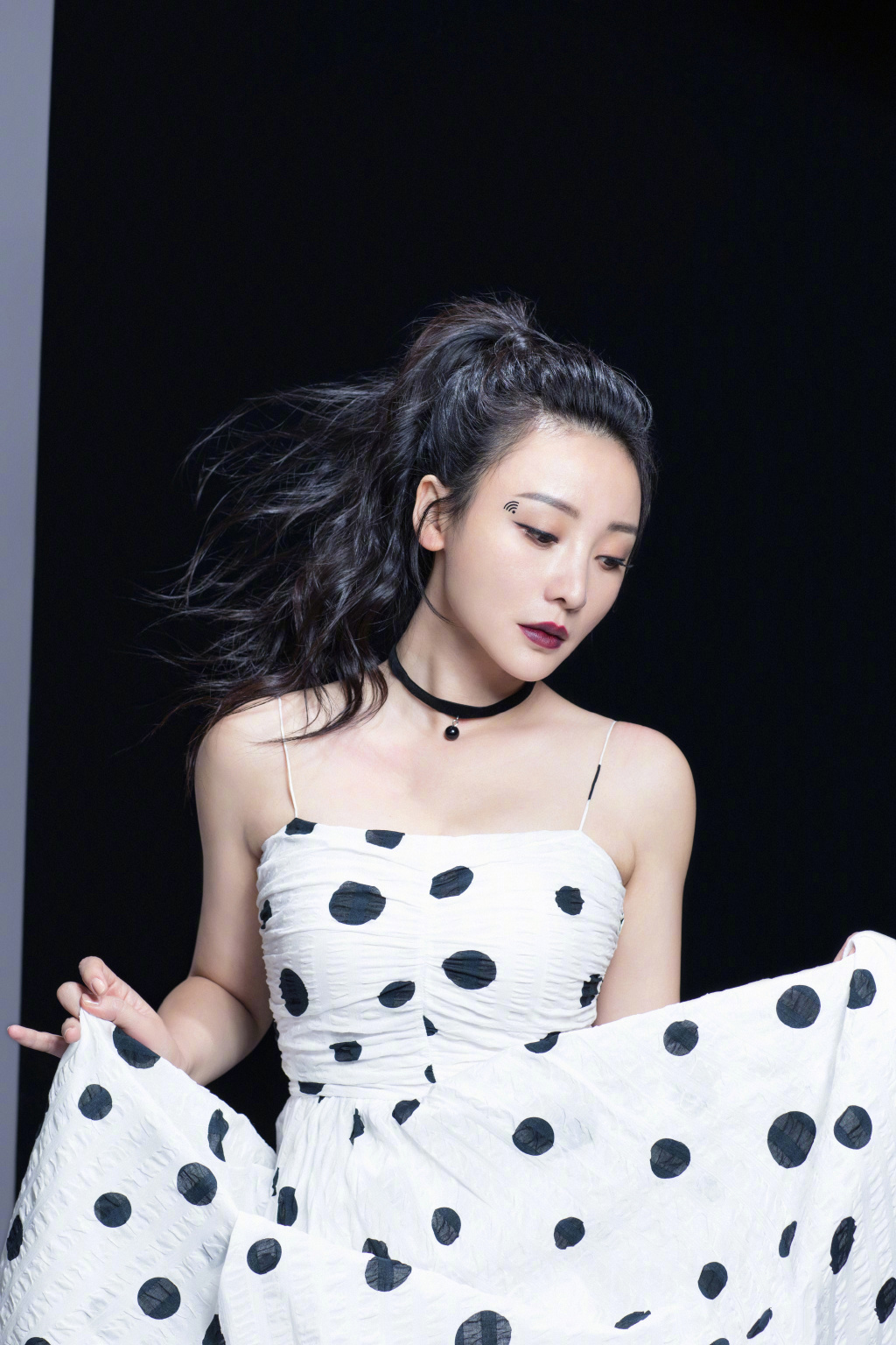 中国内地湖南衡阳女演员柳岩写真电脑桌面壁纸之网络美女图片