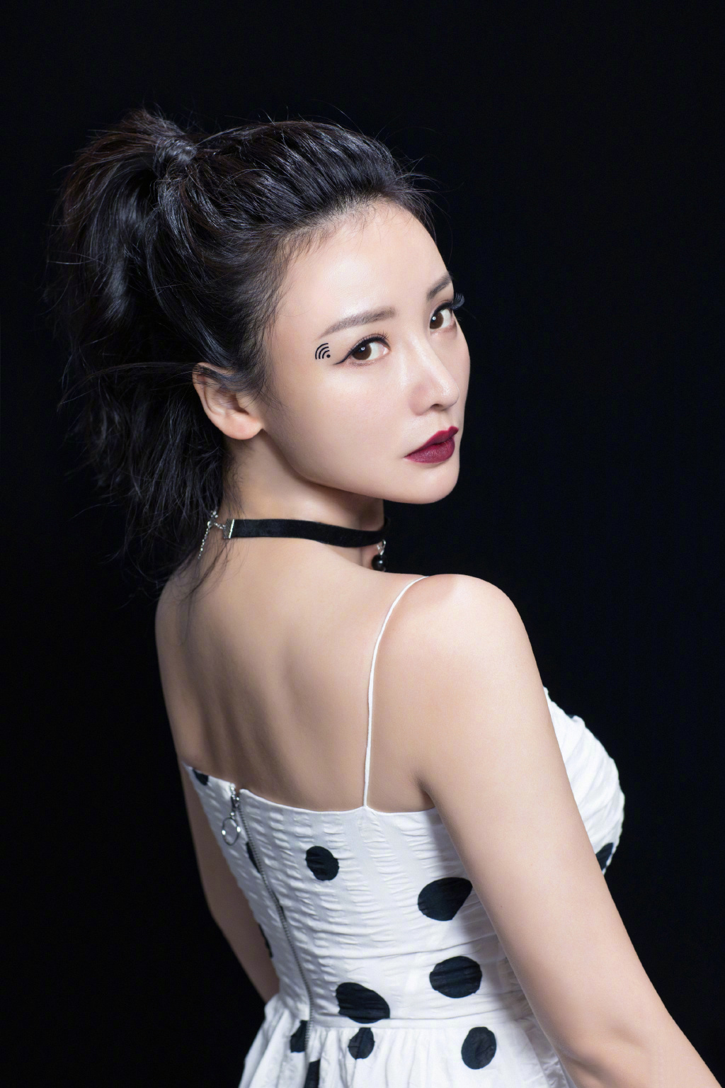 中国内地湖南衡阳女演员柳岩写真电脑桌面壁纸之网络美女图片