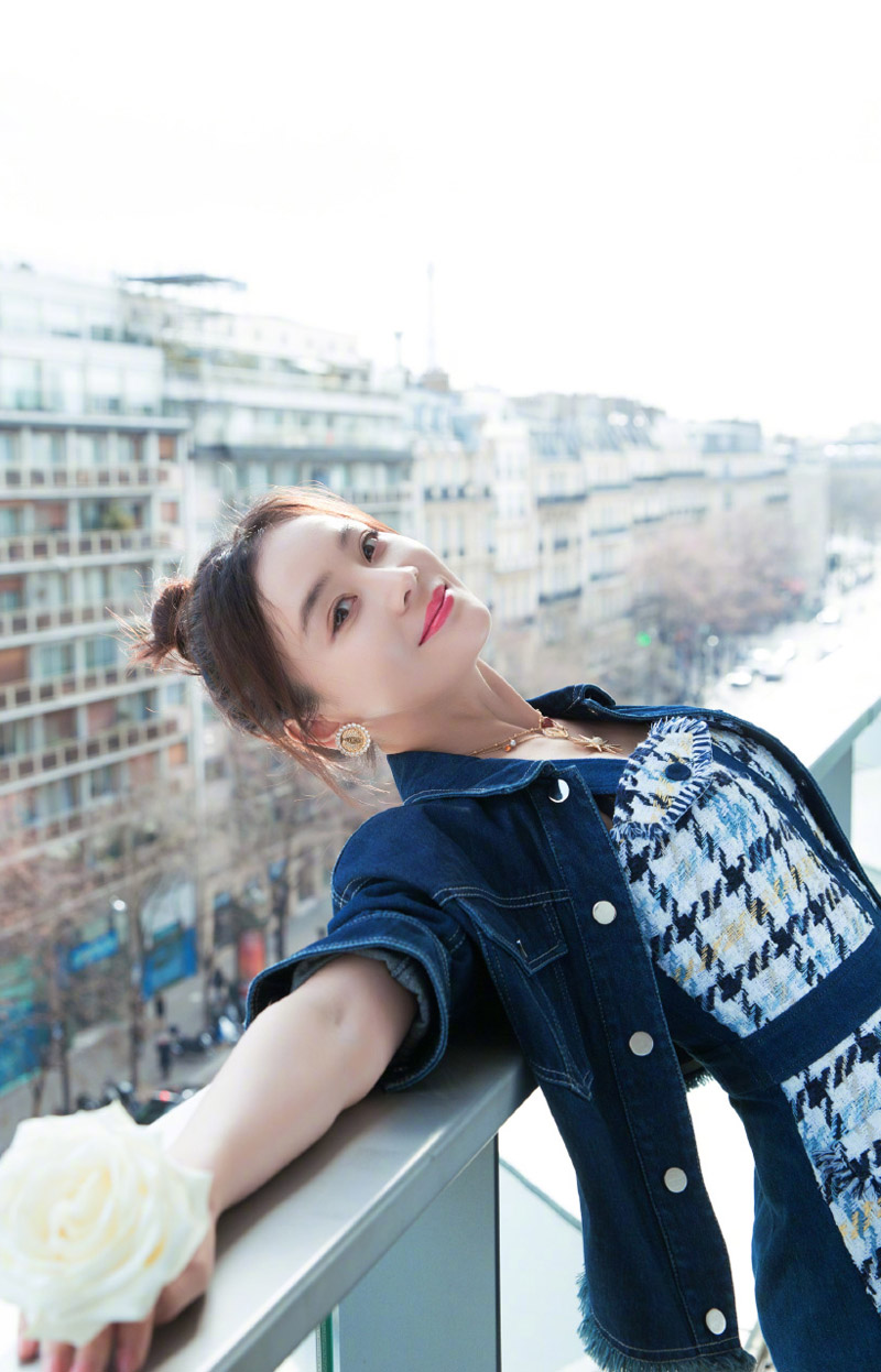高清中国内地影视湖北省襄阳女演员袁姗姗羽毛裙唯美写真桌面壁纸图片 高清中国内地影视湖北省襄阳女演员袁姗姗羽毛裙唯美写真桌面壁纸图片