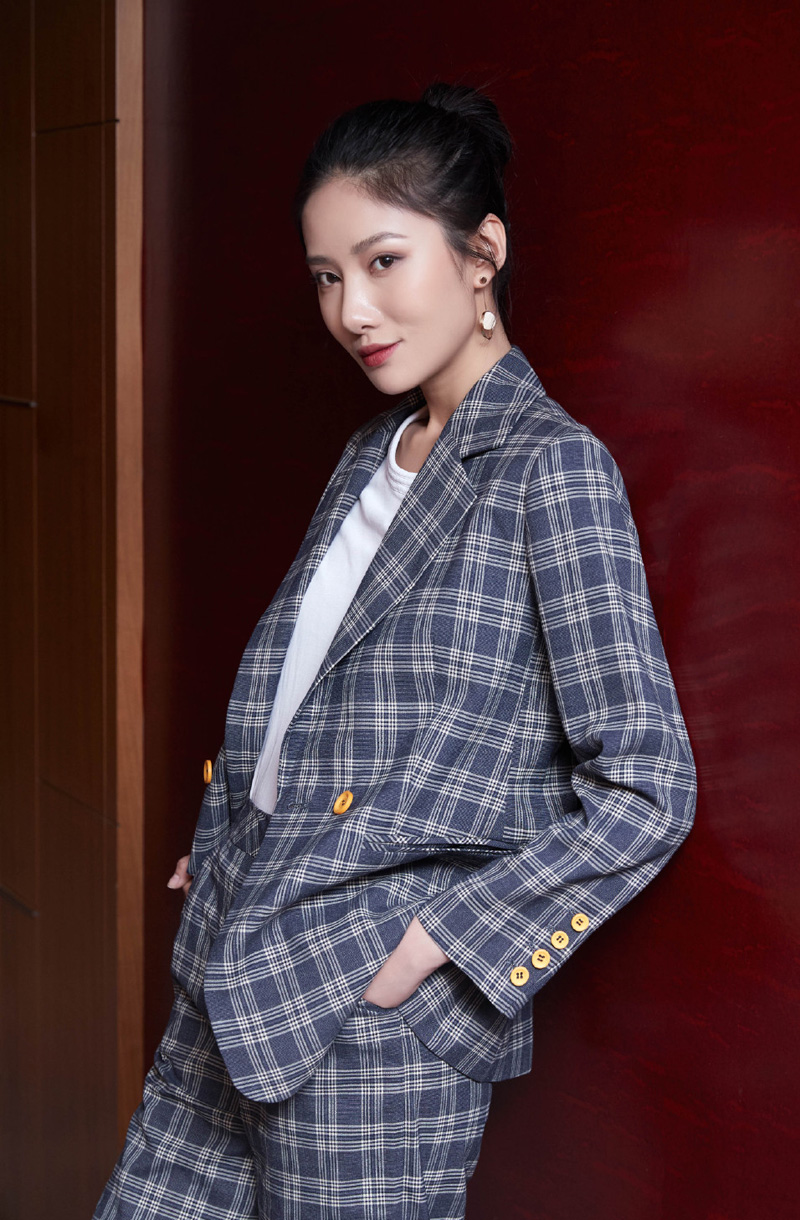 中国内地山东济南女演员吴优复古干练活动照图片图片