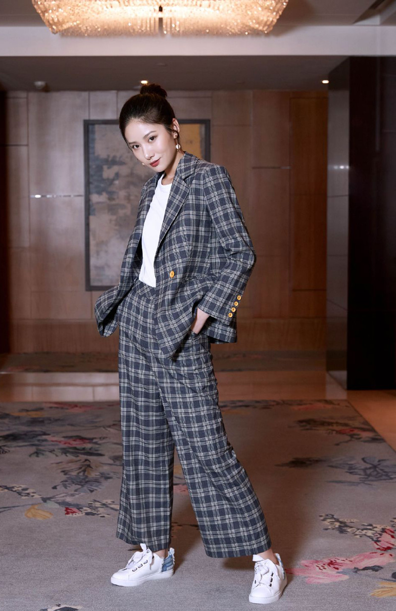中国内地山东济南女演员吴优复古干练活动照图片图片