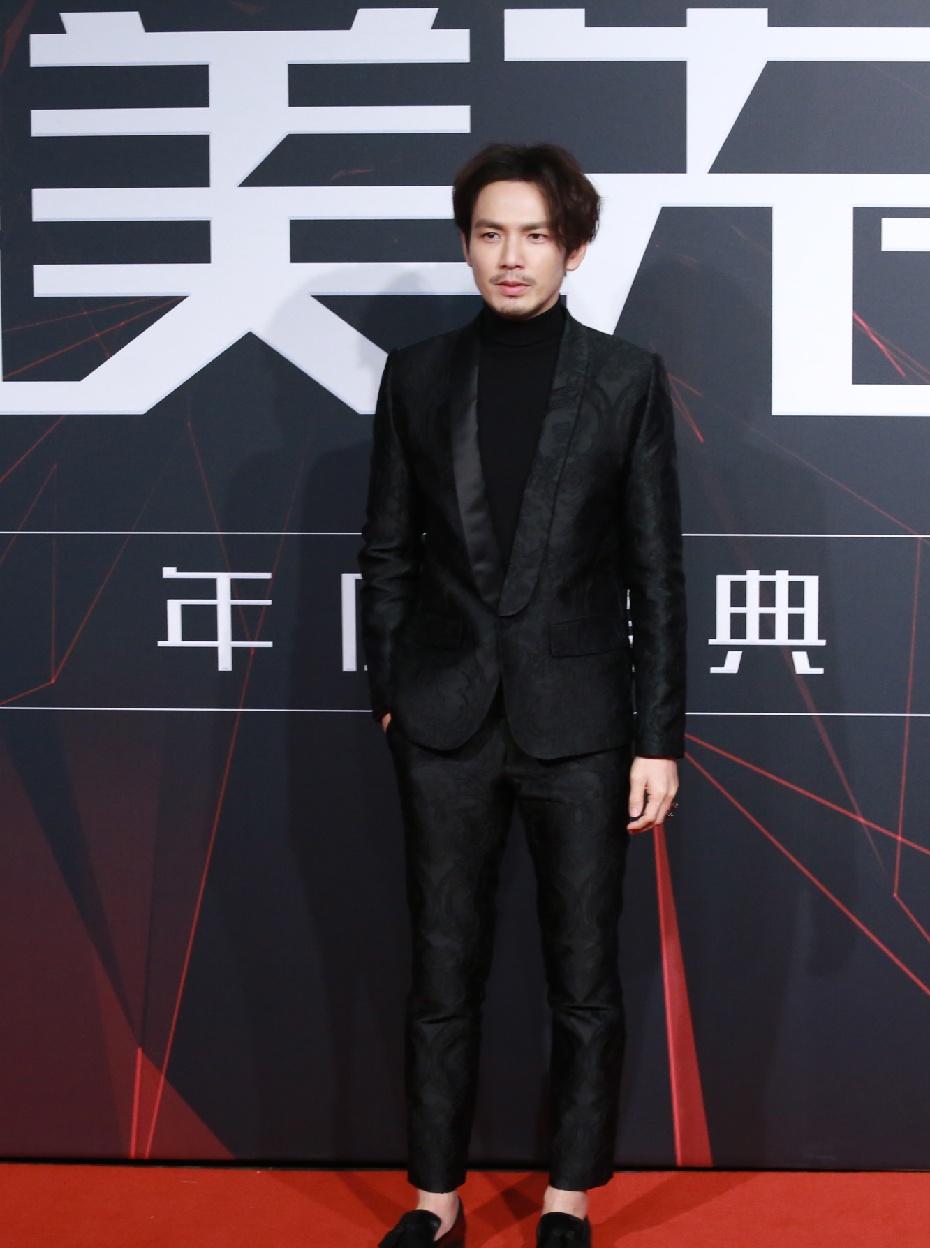 高清中国香港影视男演员钟汉良刘小小演绎情侣写真潮范十足图片