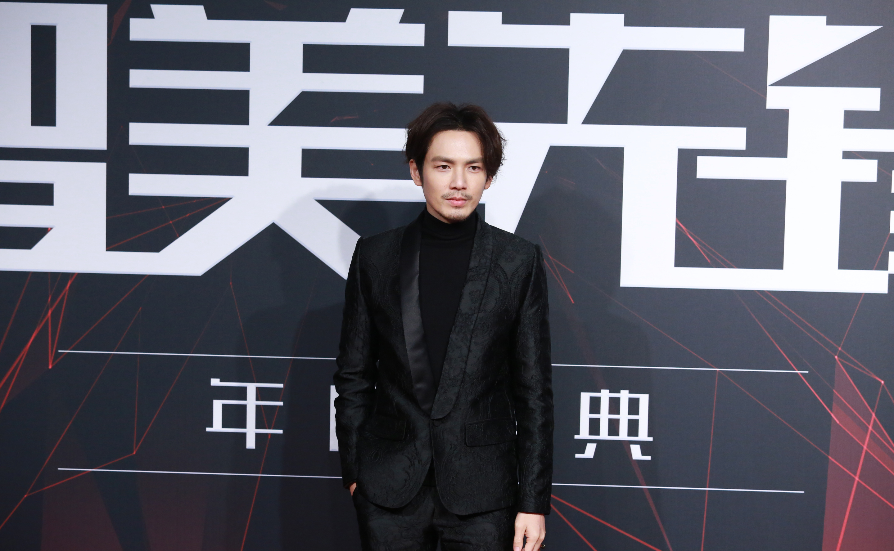 高清中国香港影视男演员钟汉良刘小小演绎情侣写真潮范十足图片