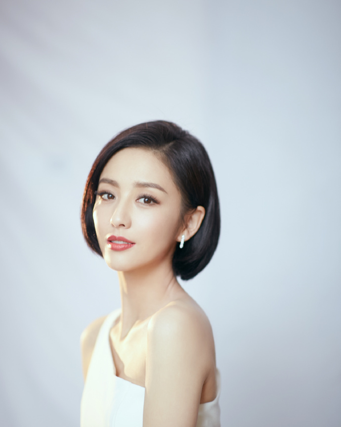 高清中国内地新疆伊犁影视女演员佟丽娅写真图片图片