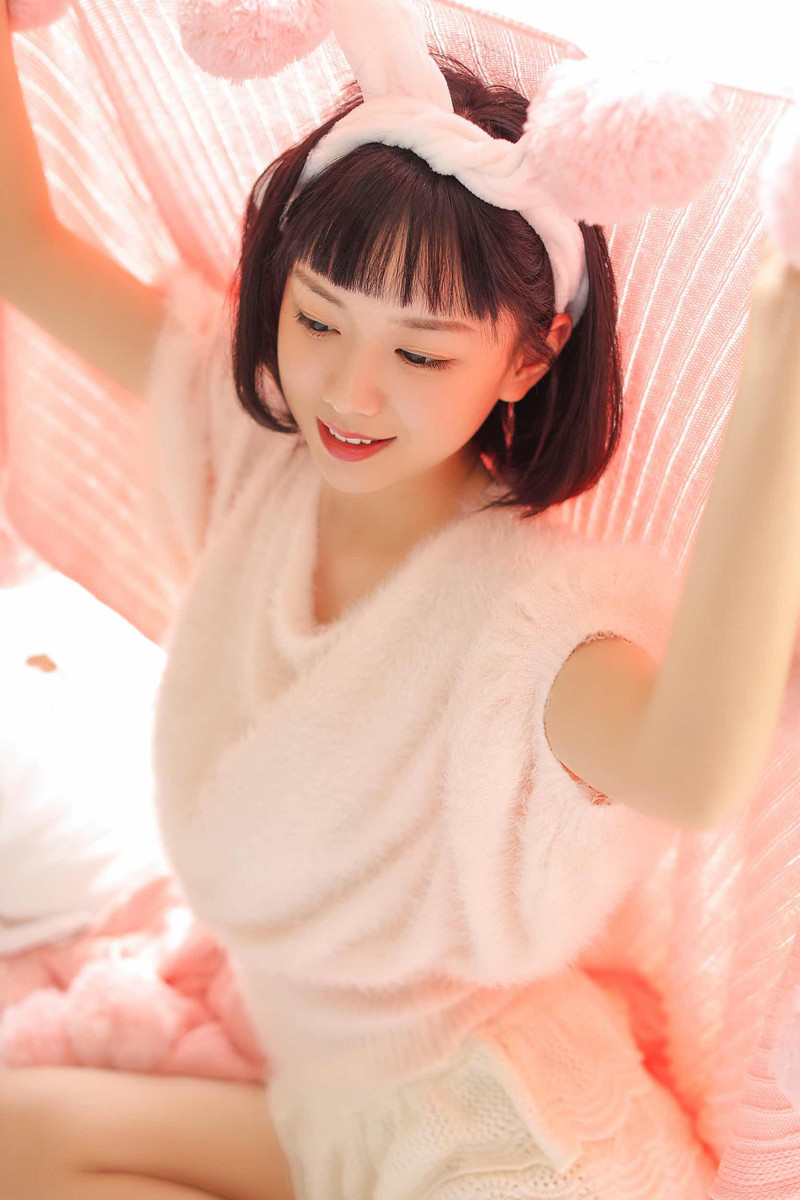 陈意涵青春涂鸦写真图片 天生可爱娃娃脸图片