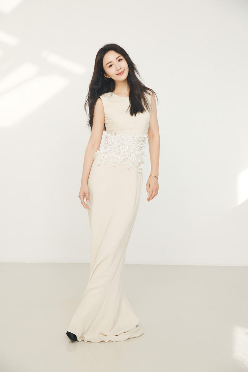 中国吉林省吉林著名的影视女演员杨童舒优雅妩媚质感写真图片图片
