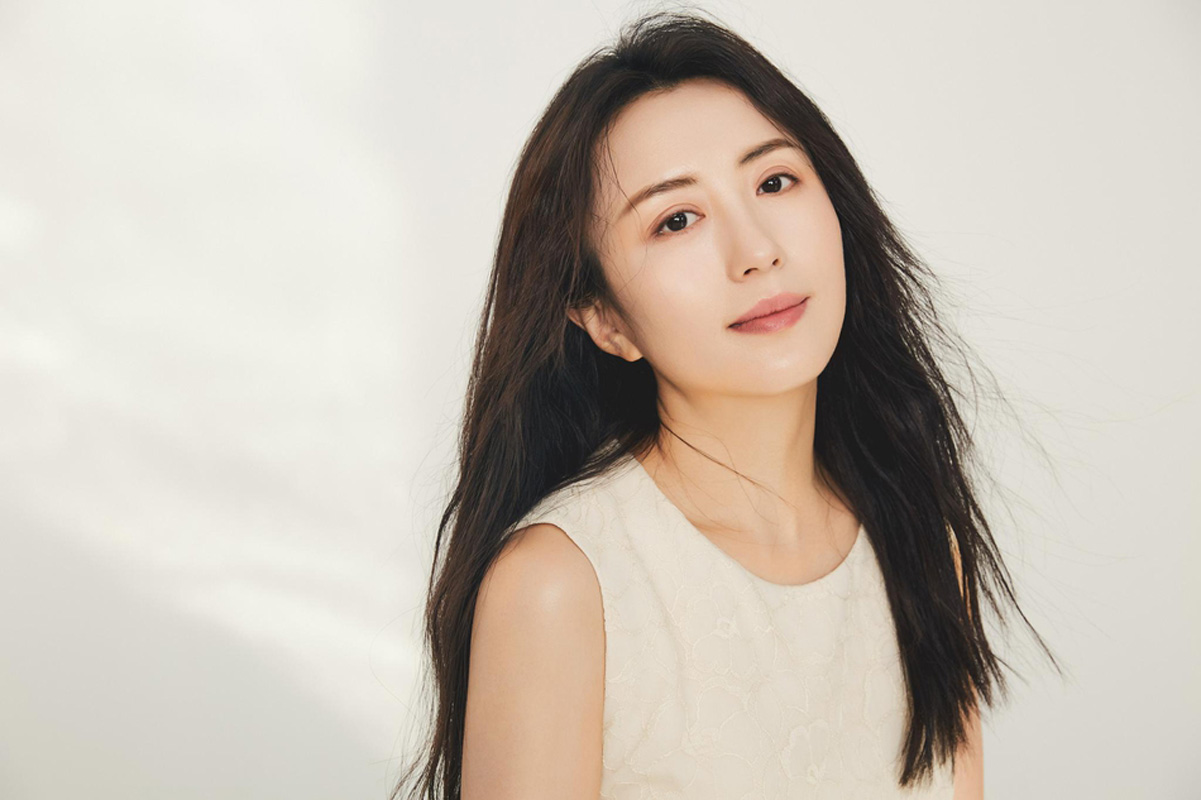 中国吉林省吉林著名的影视女演员杨童舒优雅妩媚质感写真图片图片