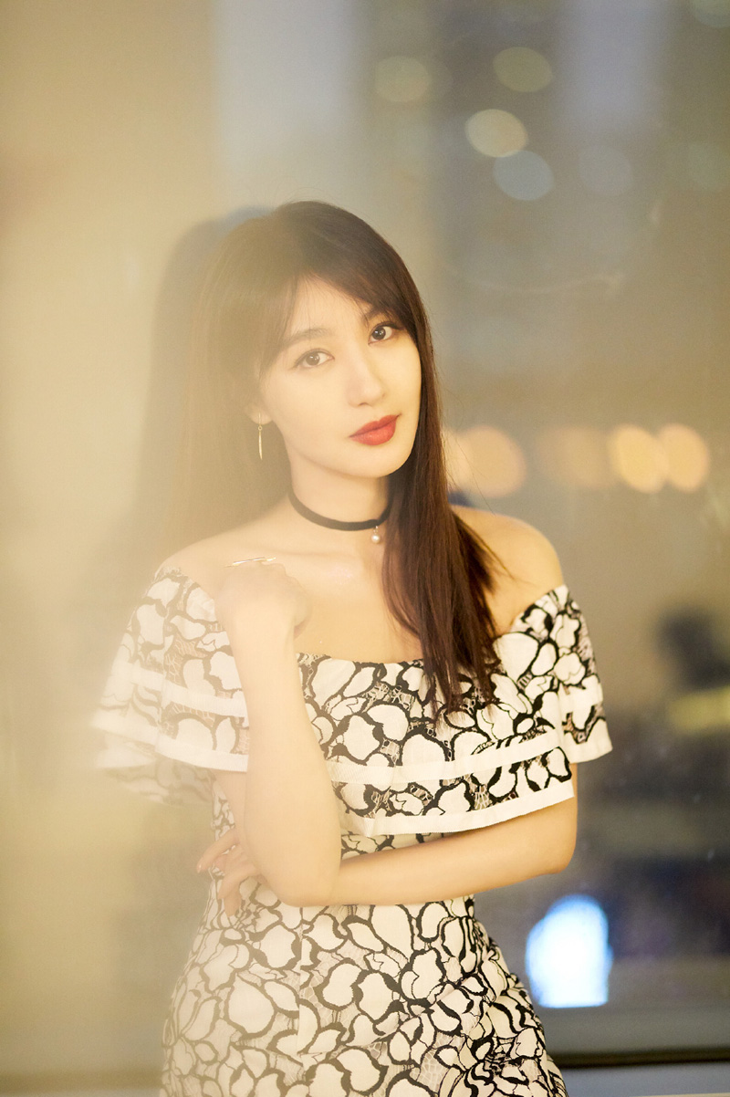花儿与少年李菲儿青春派唯美时尚写真图片