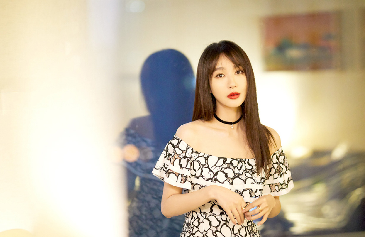 花儿与少年李菲儿青春派唯美时尚写真图片