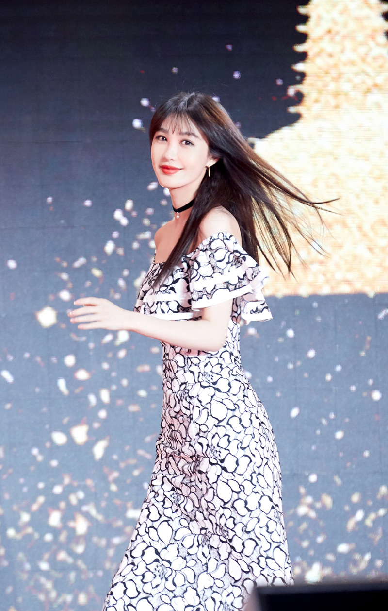 李菲儿性感露肩活动写真图片图片
