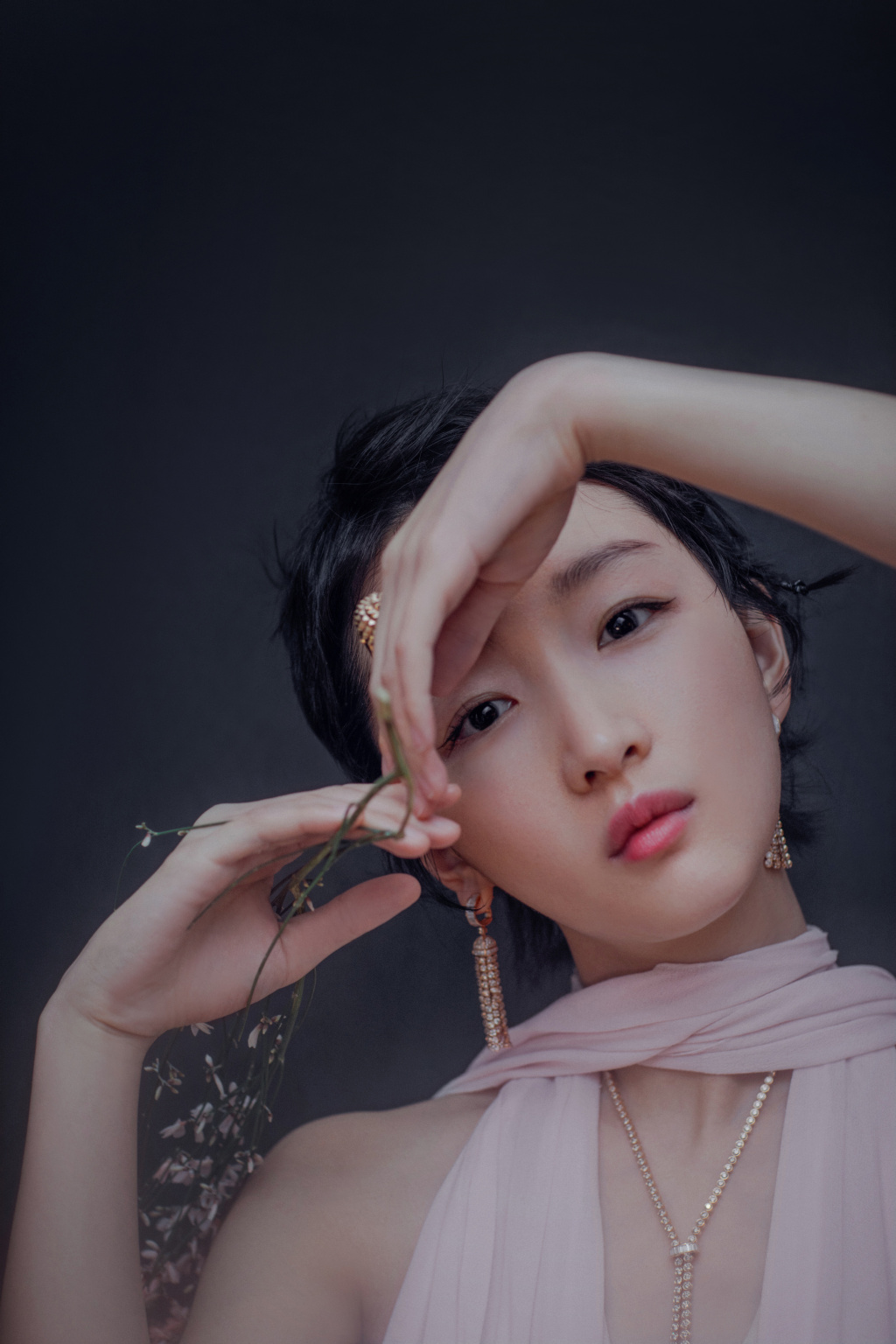 高清中国内地影视河北省石家庄女演员周冬雨百变造型时尚杂志写真图片壁纸图片