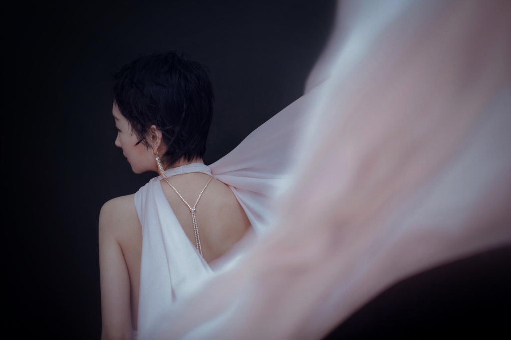高清中国内地影视河北省石家庄女演员周冬雨百变造型时尚杂志写真图片壁纸图片