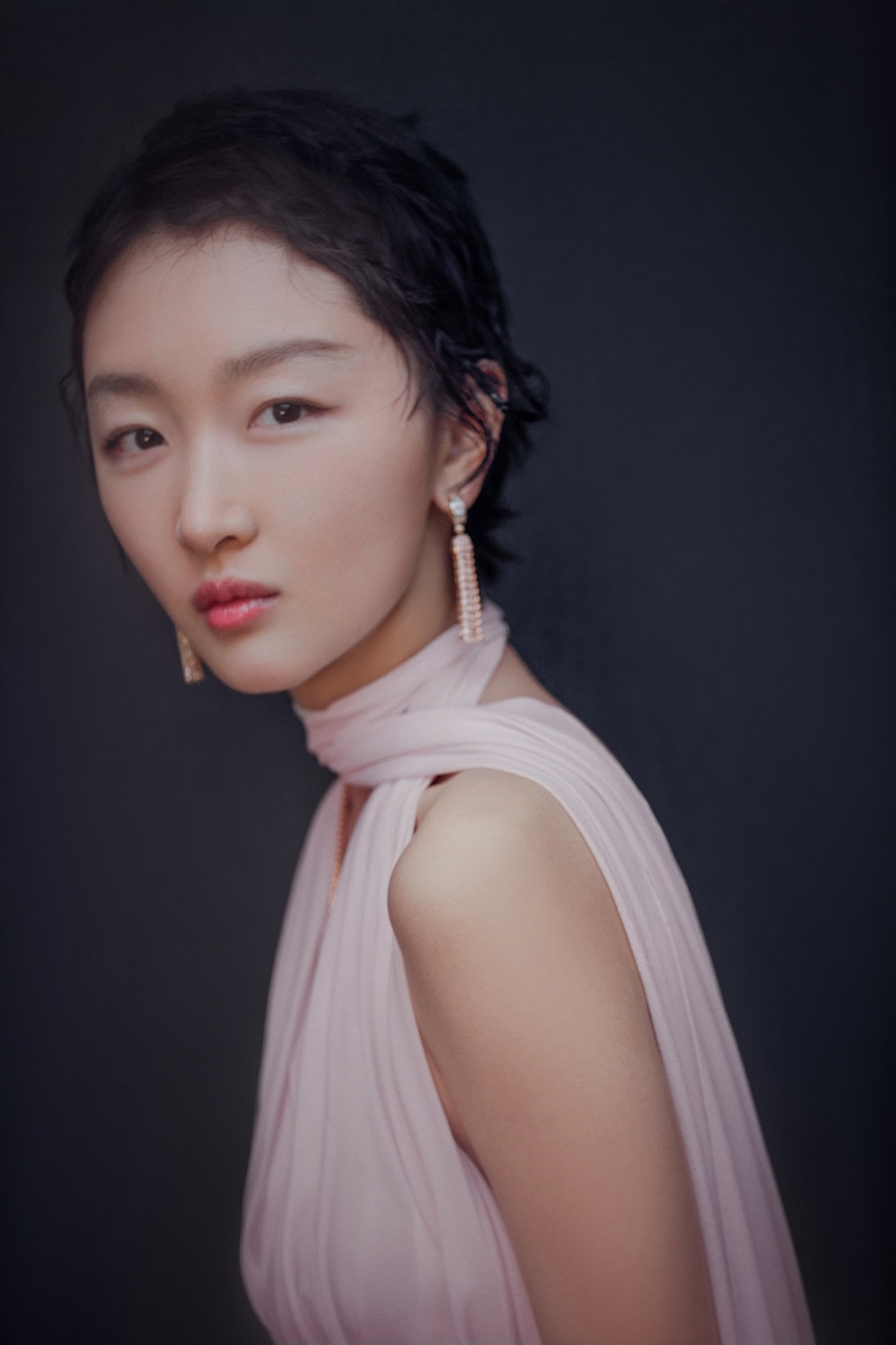 高清中国内地影视河北省石家庄女演员周冬雨百变造型时尚杂志写真图片壁纸图片