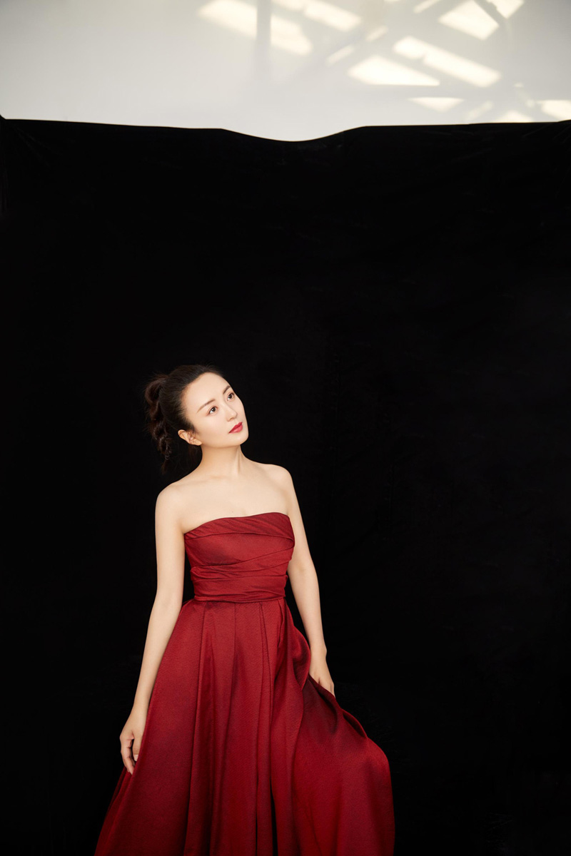 中国吉林省吉林著名的影视女演员杨童舒优雅妩媚质感写真图片图片