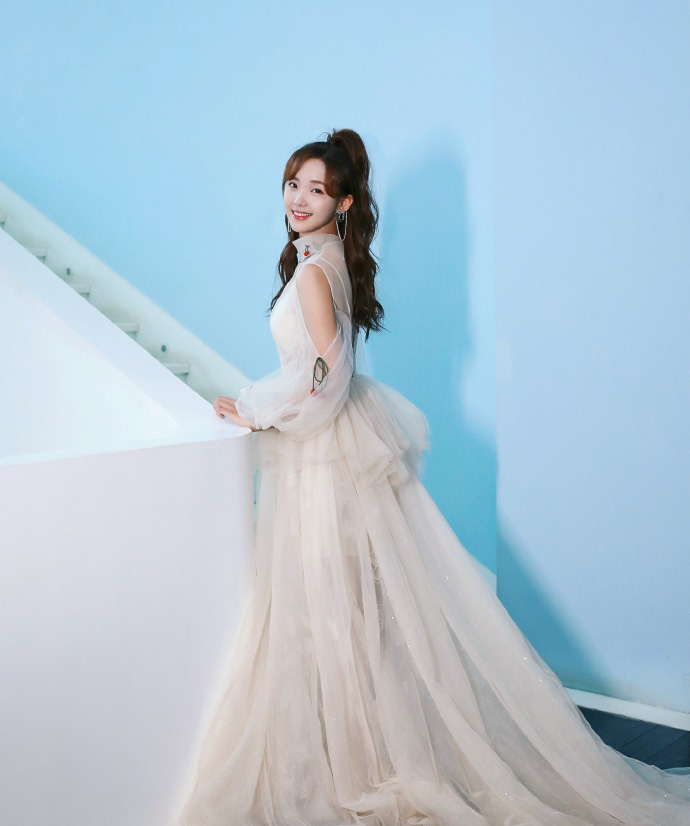 吕小雨仙气白裙甜美清纯写真图片图片