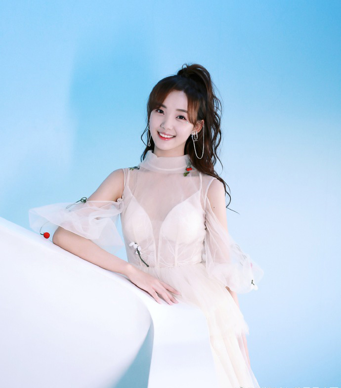 吕小雨仙气白裙甜美清纯写真图片图片