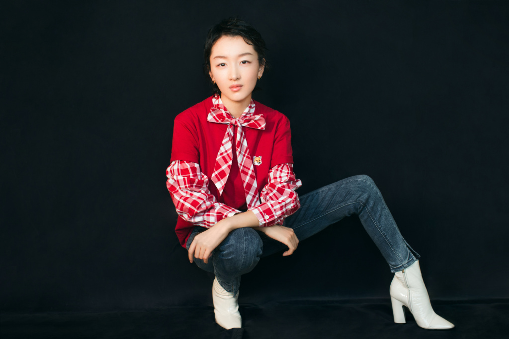高清中国内地影视河北省石家庄女演员周冬雨百变造型时尚杂志写真图片壁纸图片