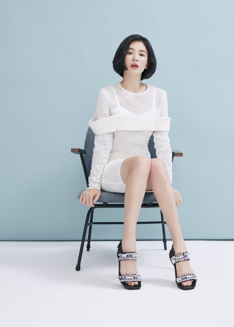 高清韩国大邱广域市女明显宋慧乔图片：亮相Burberry2017秋冬大秀现场图片图片