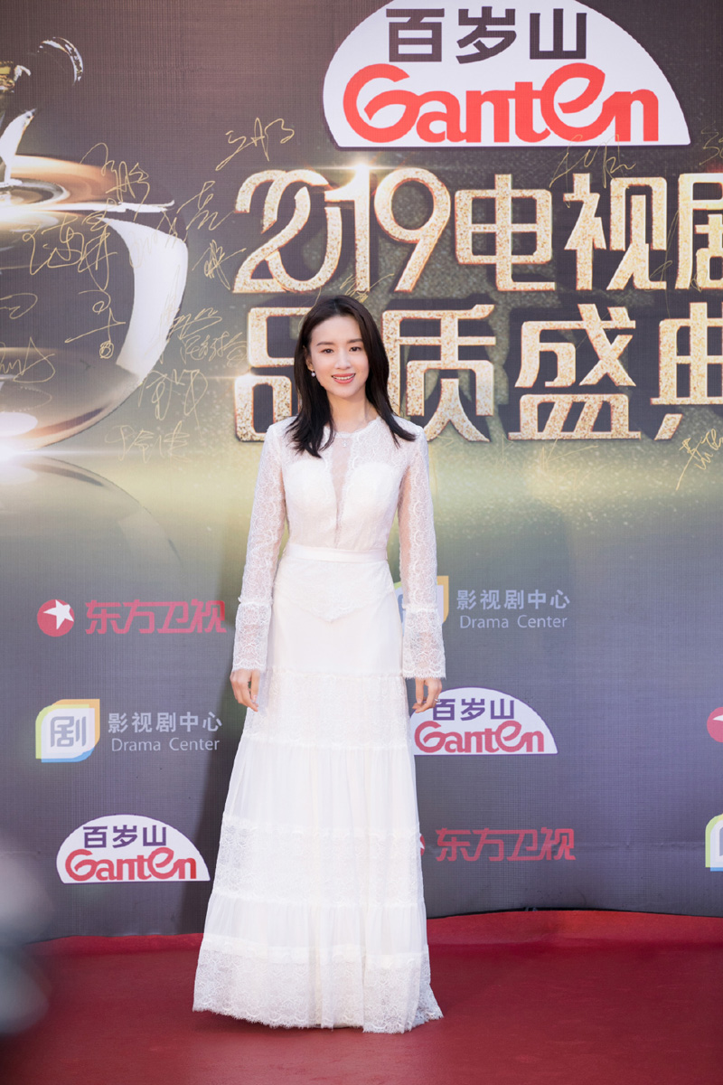 董洁黑白文艺范时尚写真大片图片