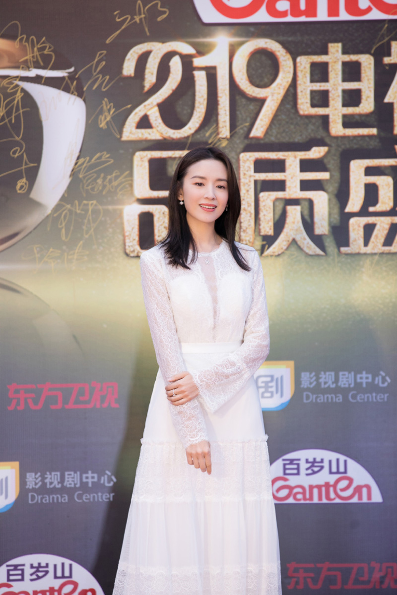董洁黑白文艺范时尚写真大片图片