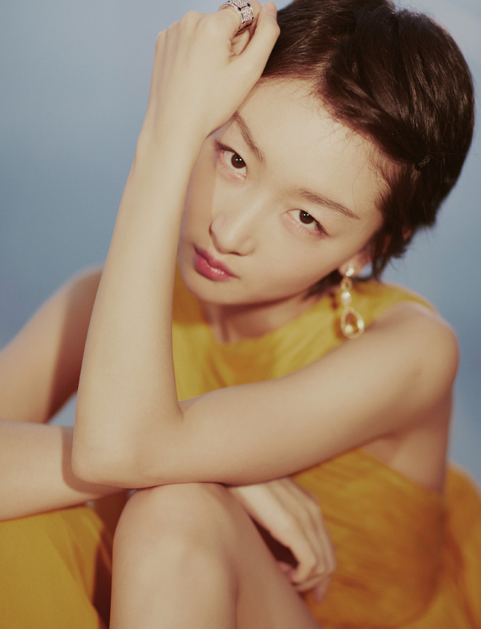 高清中国内地影视河北省石家庄女演员周冬雨百变造型时尚杂志写真图片壁纸图片