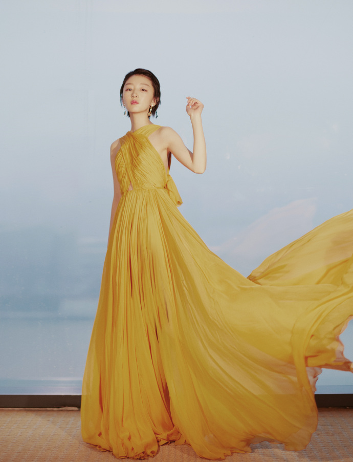 高清中国内地影视河北省石家庄女演员周冬雨百变造型时尚杂志写真图片壁纸图片