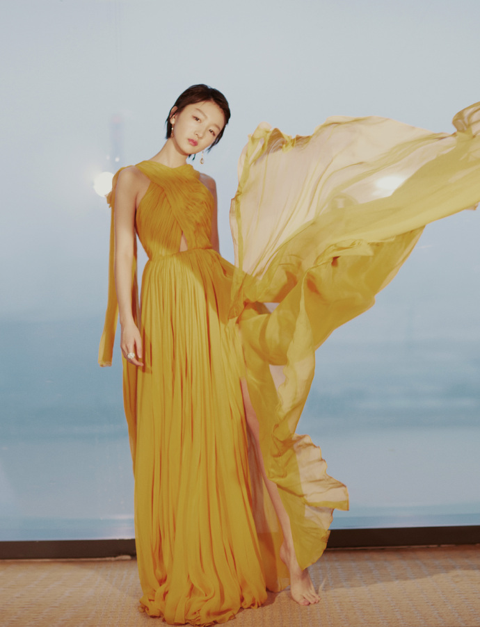 高清中国内地影视河北省石家庄女演员周冬雨百变造型时尚杂志写真图片壁纸图片