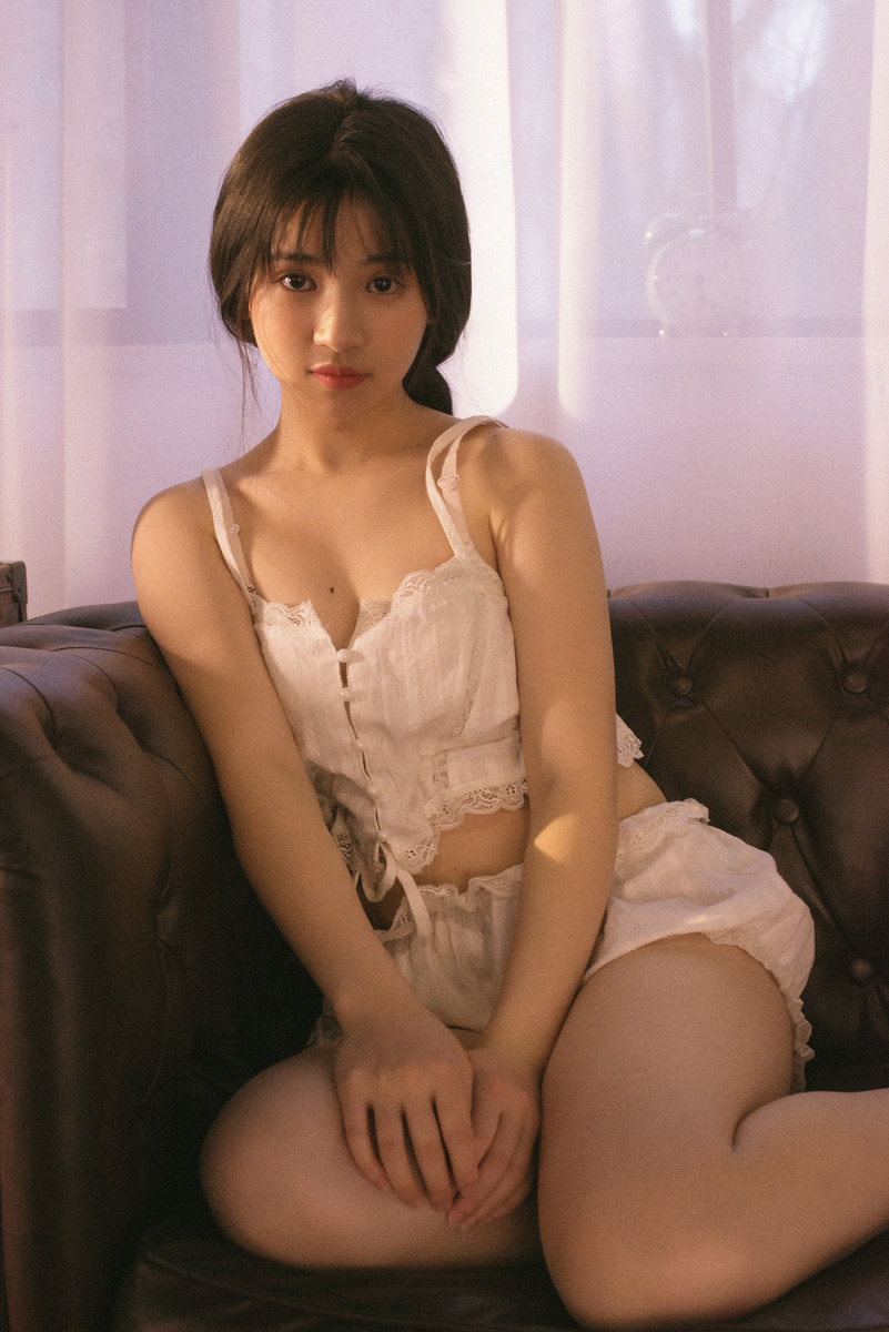 高清中国内地辽宁省沈阳女演员秦岚优雅自信性感写真图片