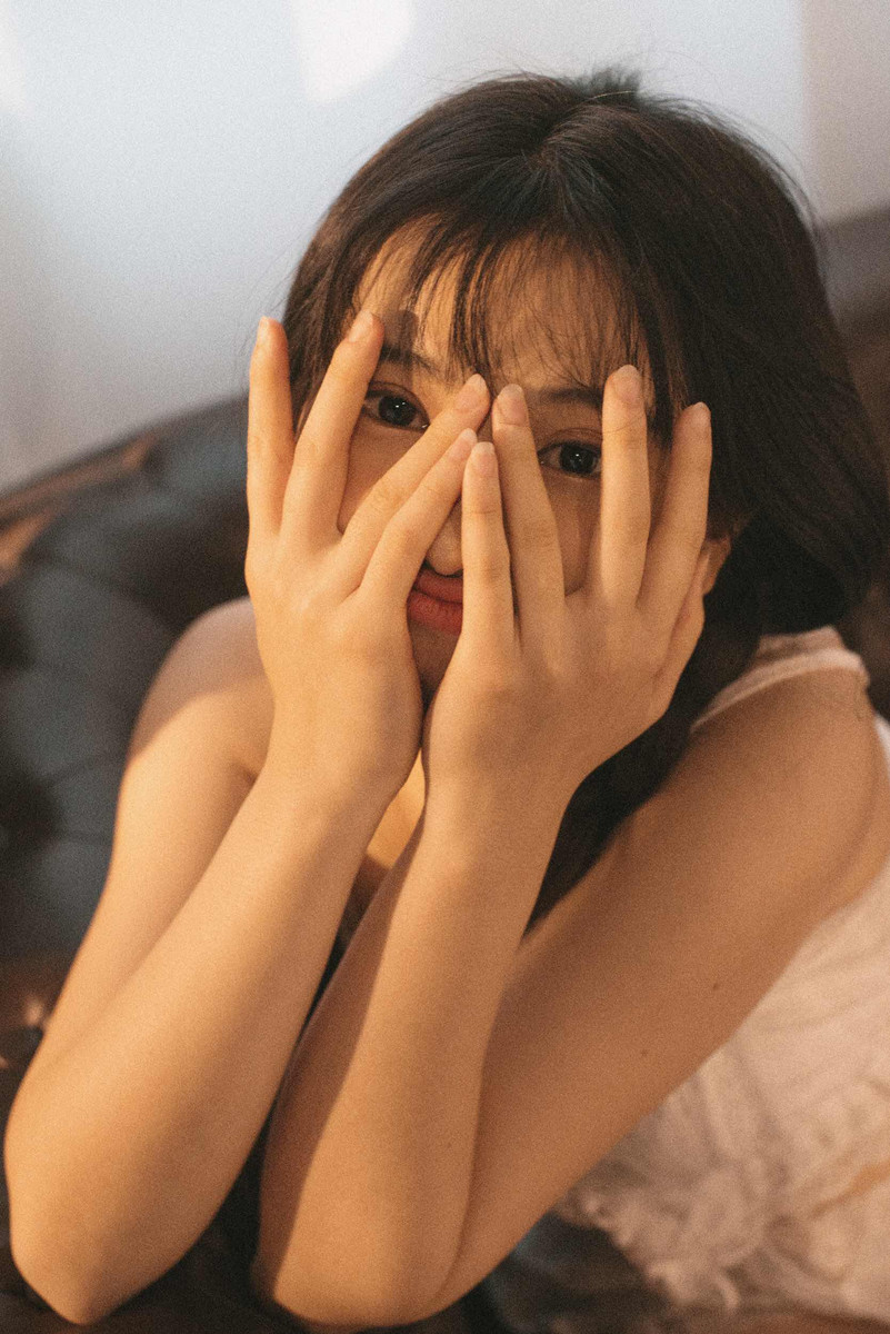 高清中国内地辽宁省沈阳女演员秦岚钻石蓝睫毛魅力性感写真图片