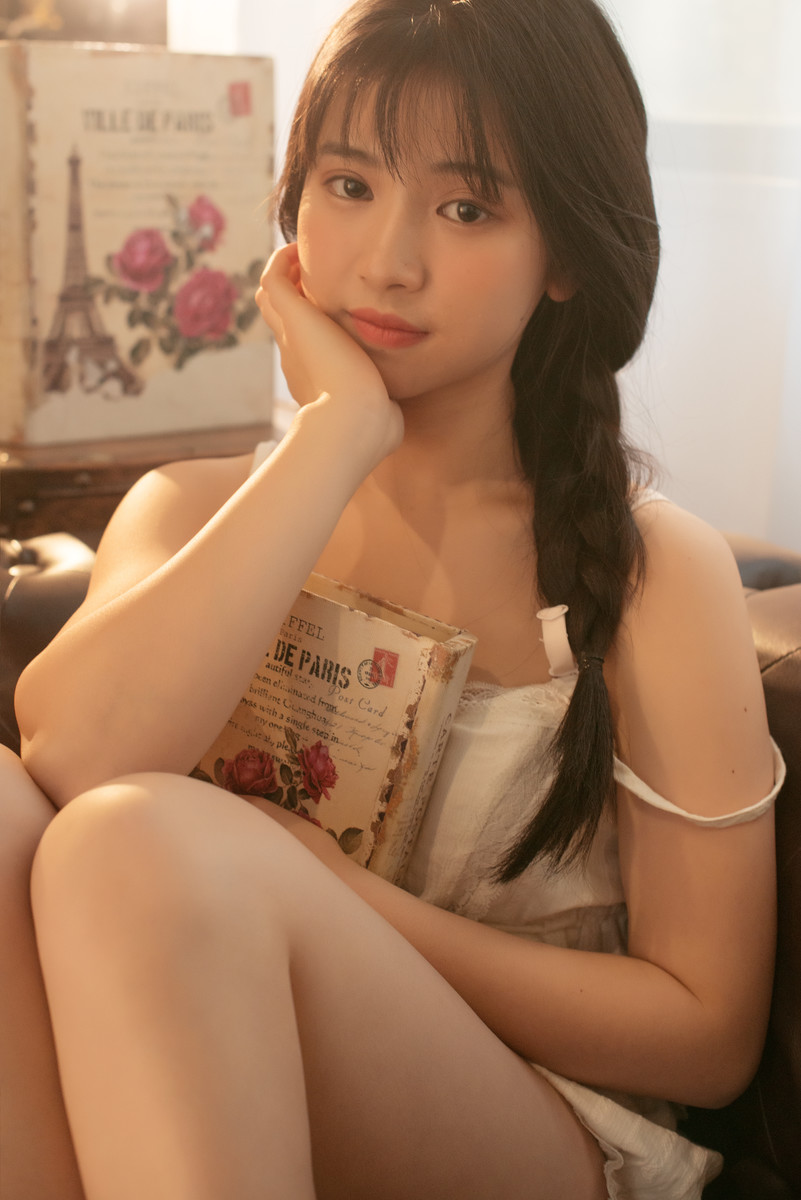 高清中国内地辽宁省沈阳女演员秦岚钻石蓝睫毛魅力性感写真图片