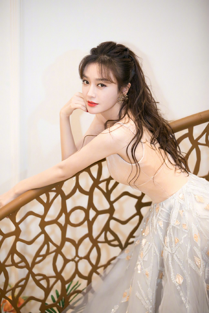 高清中国内地辽宁省沈阳女演员秦岚优雅自信性感写真图片
