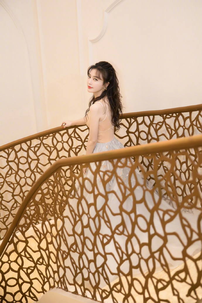 高清中国内地辽宁省沈阳女演员秦岚钻石蓝睫毛魅力性感写真图片