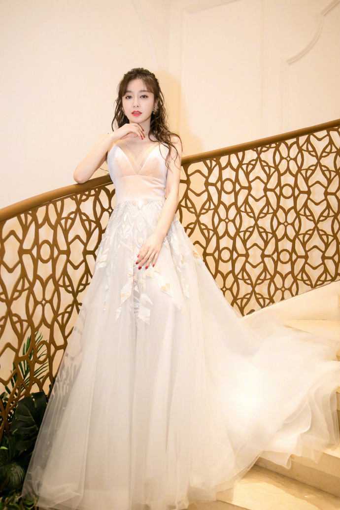 高清中国内地辽宁省沈阳女演员秦岚优雅自信性感写真图片