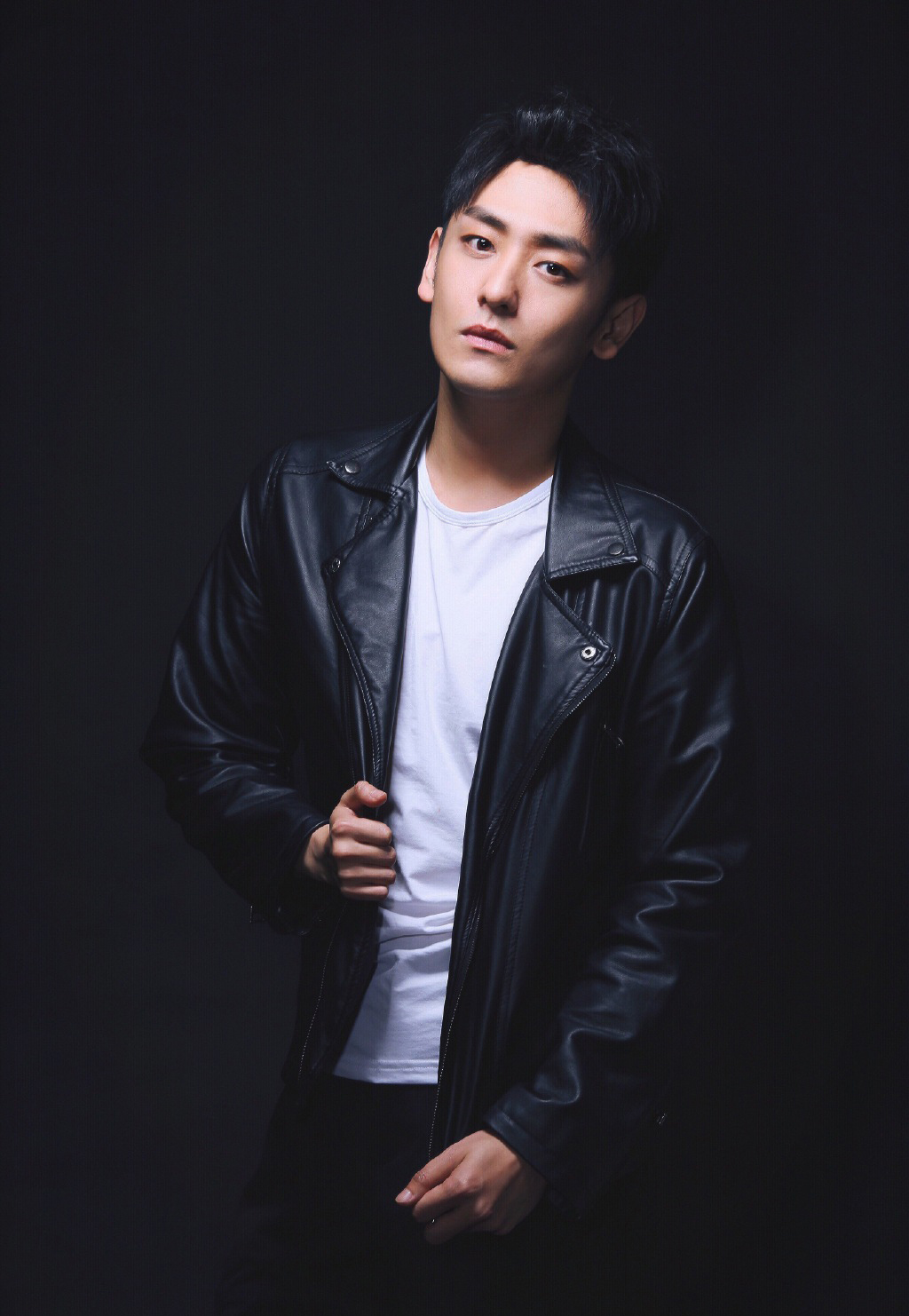 高清河南男星向昊文艺运动风帅气写真图片图片