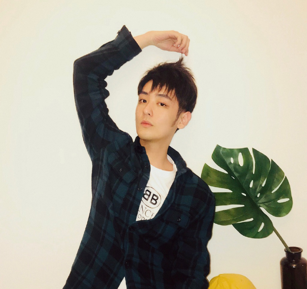 高清河南男星向昊慵懒居家帅气图片图片