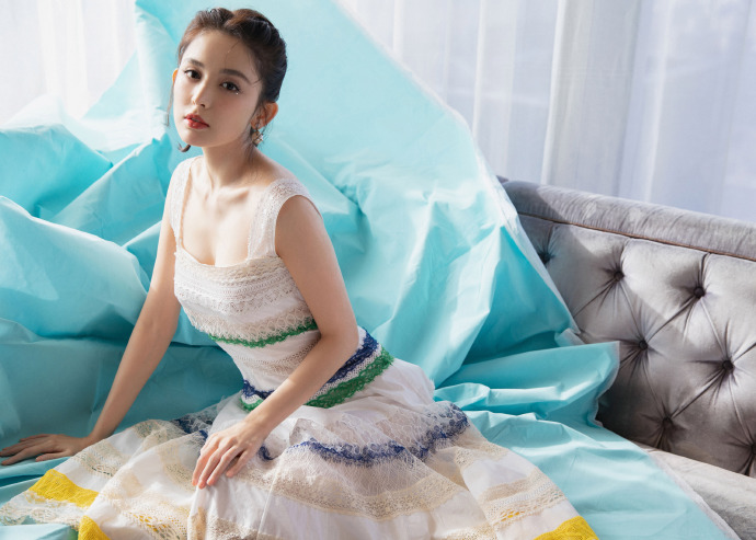 中国内地新疆乌鲁木齐市影视女演员古力娜扎微博之夜性感甜美写真图片图片