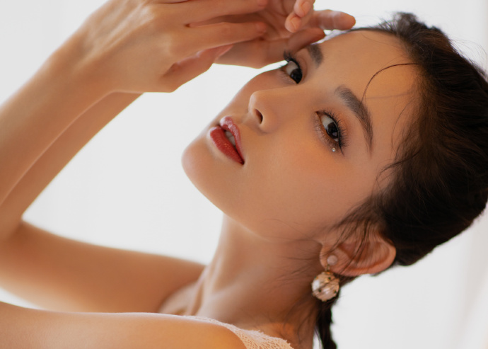 中国内地新疆乌鲁木齐市影视女演员古力娜扎微博之夜性感甜美写真图片图片