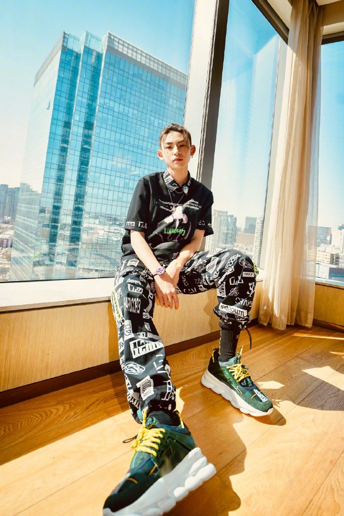 高清男明星王琳凯暗黑骑士风帅气写真图片图片