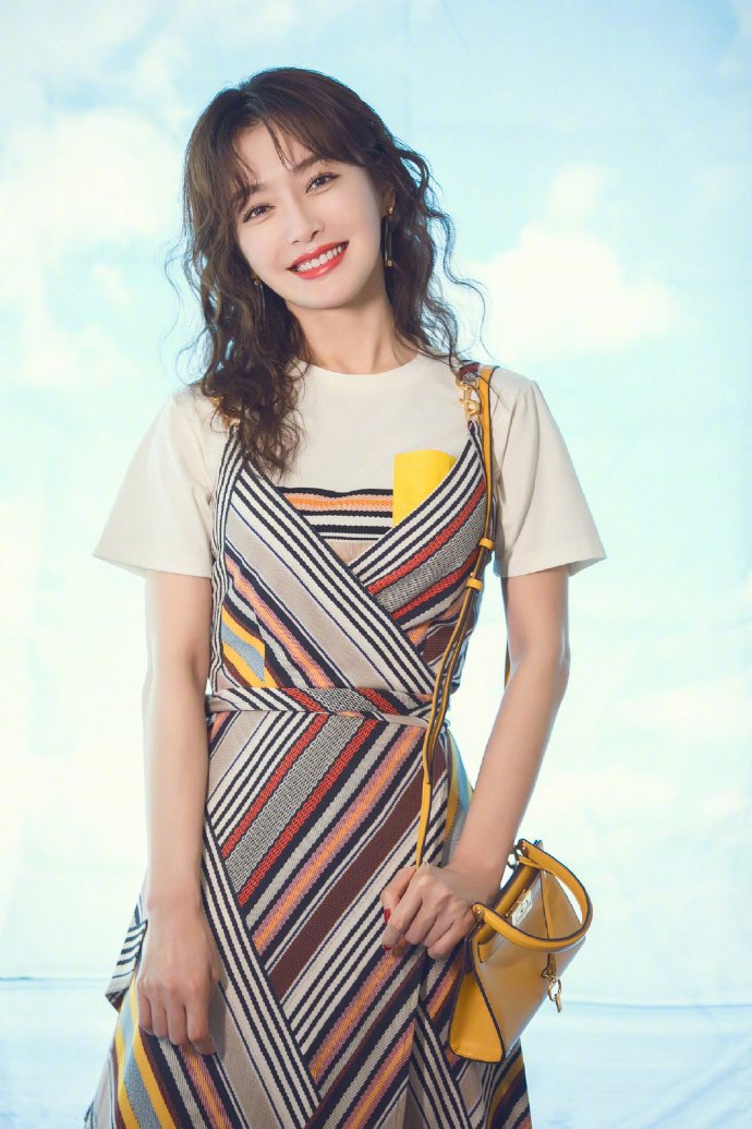 高清中国内地辽宁省沈阳女演员秦岚优雅自信性感写真图片